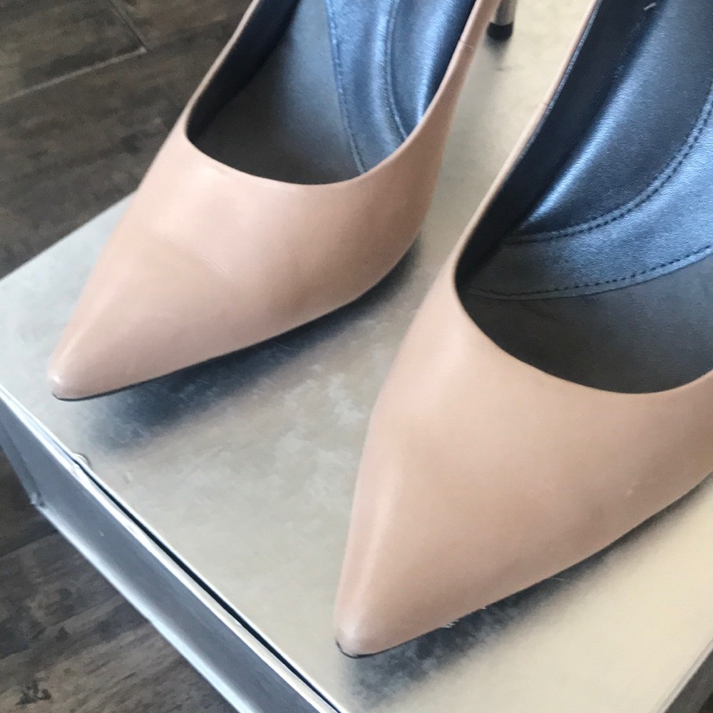 Kenneth Cole Nude Leather Heels - Picture 5 of 6